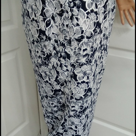 Floral Capri Pants with Pockets by Alia Petite - Picture 6 of 14